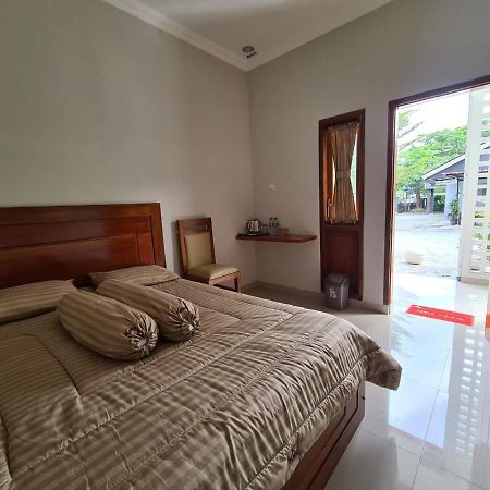 Hotel Kaliu Pacitan Buitenkant foto