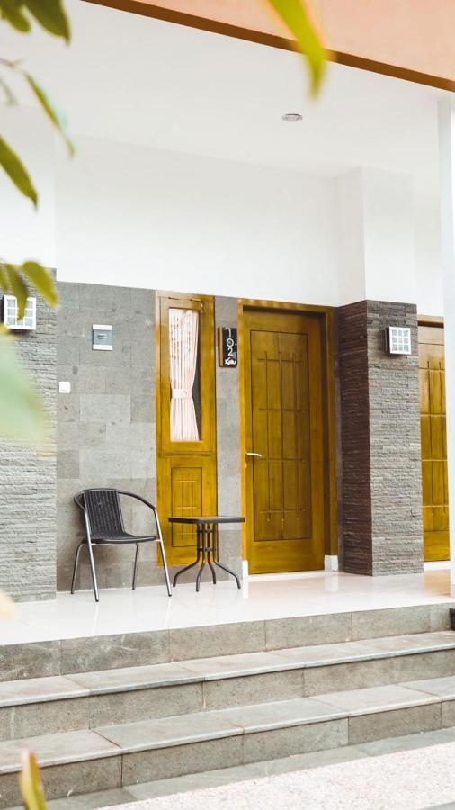 Hotel Kaliu Pacitan Buitenkant foto