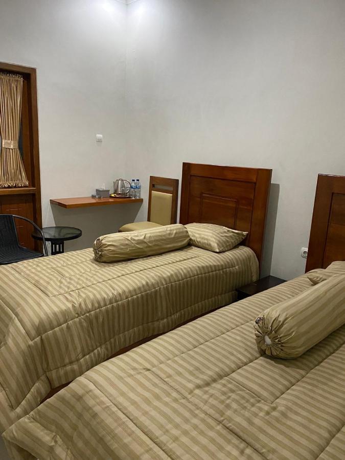 Hotel Kaliu Pacitan Buitenkant foto