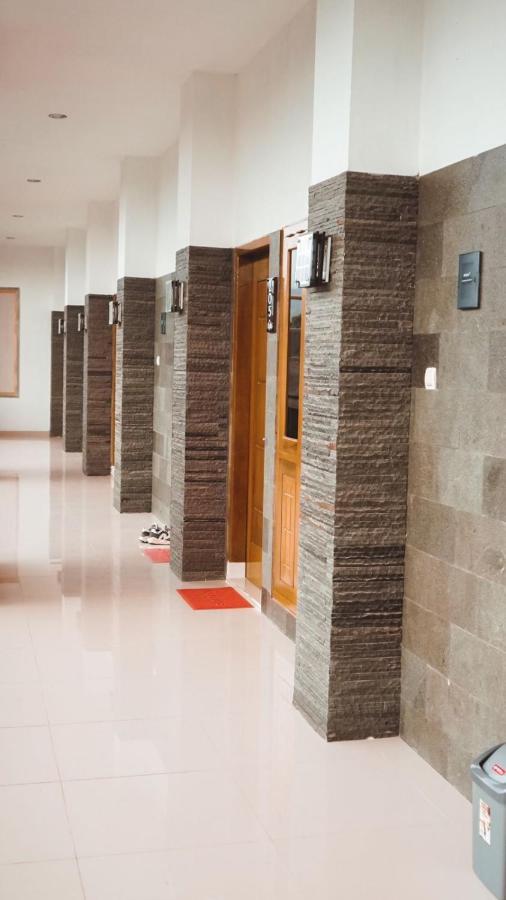 Hotel Kaliu Pacitan Buitenkant foto