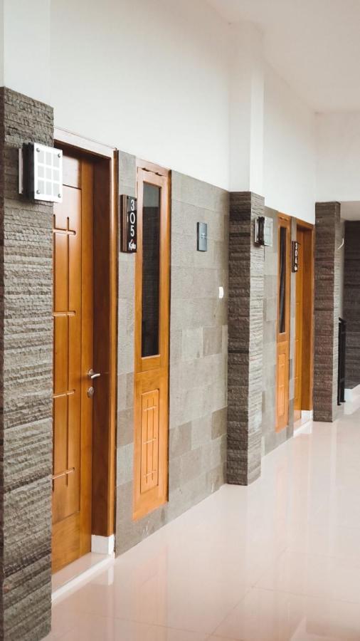 Hotel Kaliu Pacitan Buitenkant foto