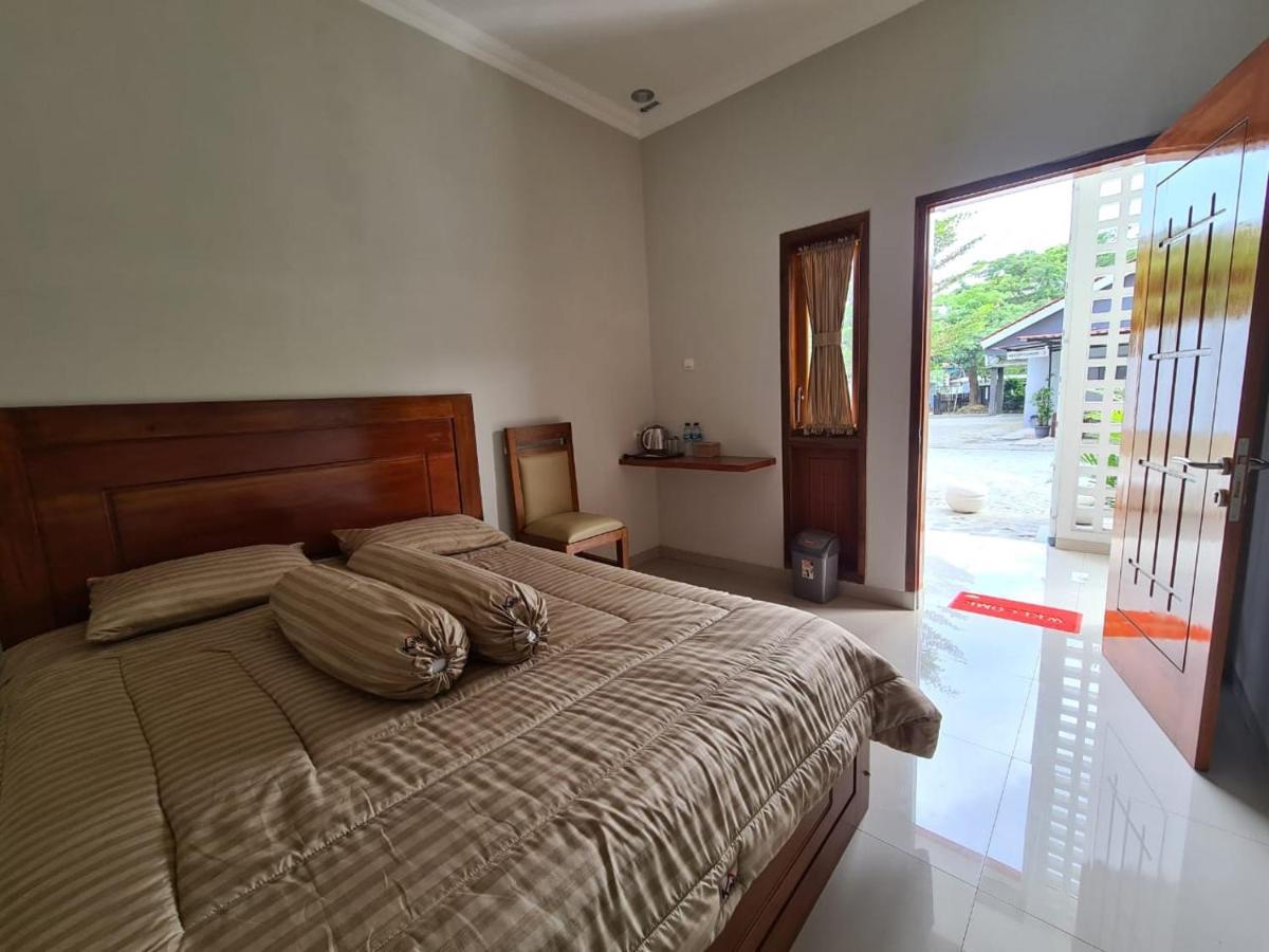 Hotel Kaliu Pacitan Buitenkant foto