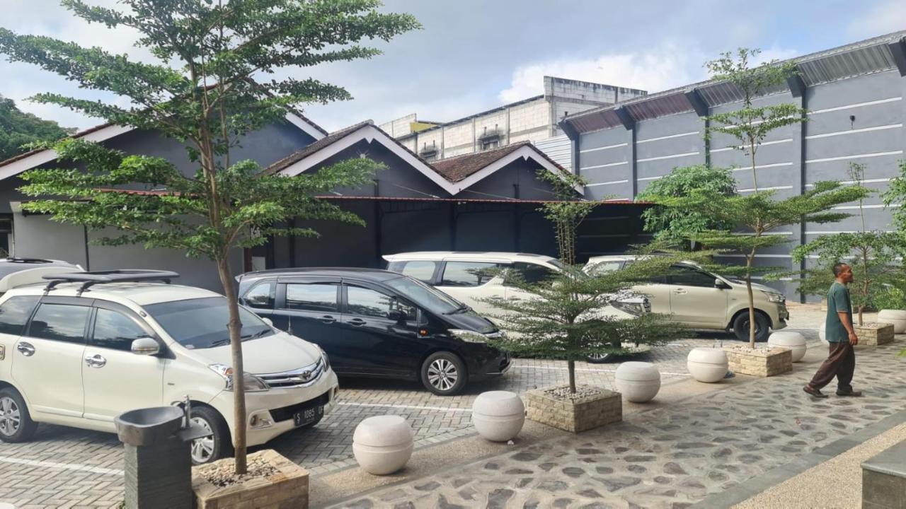 Hotel Kaliu Pacitan Buitenkant foto